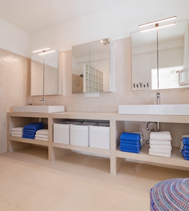 Resa Estates Ibiza te koop san Jose for sale 7 bedrooms apartment bathroom .jpg